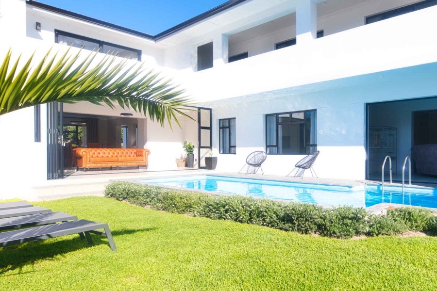 9 Bedroom Property for Sale in Westcliff Western Cape